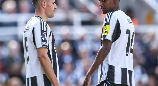 转会期纽卡斯尔调整名单以备欧冠；手感冰凉环节打磨；信心回归；团队化学反应显著的简单介绍