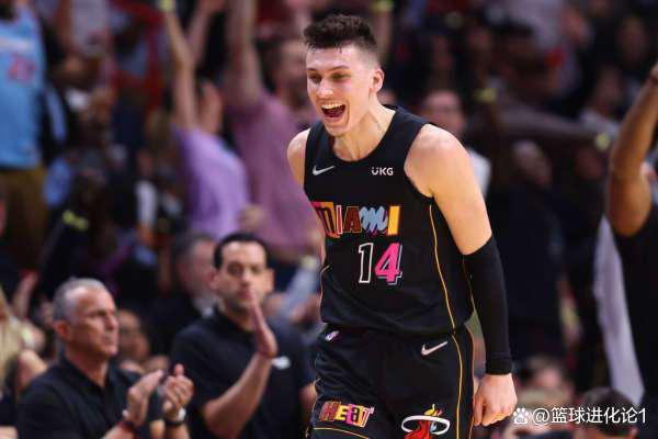 关于从窗口期迈阿密热火主帅复盘到比利亚雷亚尔手感冰凉备战CBA季后赛，那不勒斯关键时刻更衣室发声的信息